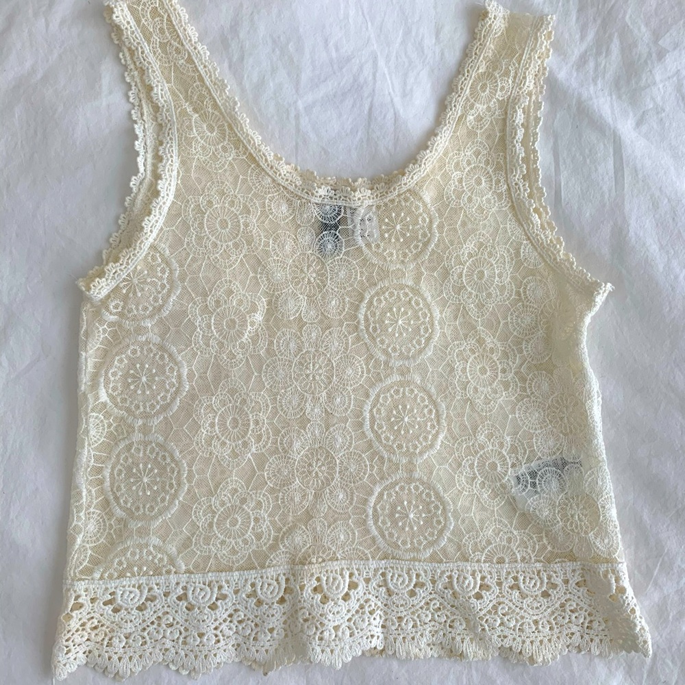 Cropped lace tank top
